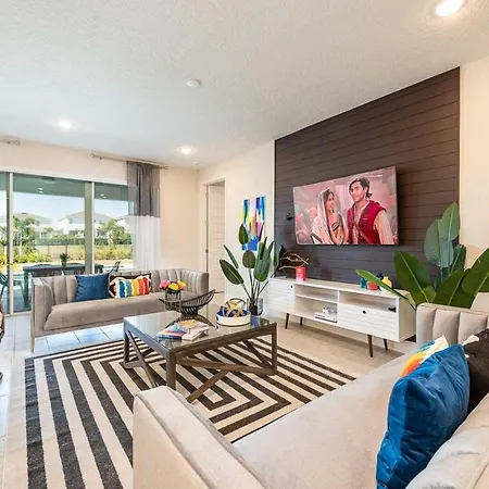 Colorful 8 Bdrm Home With Theater At Encore